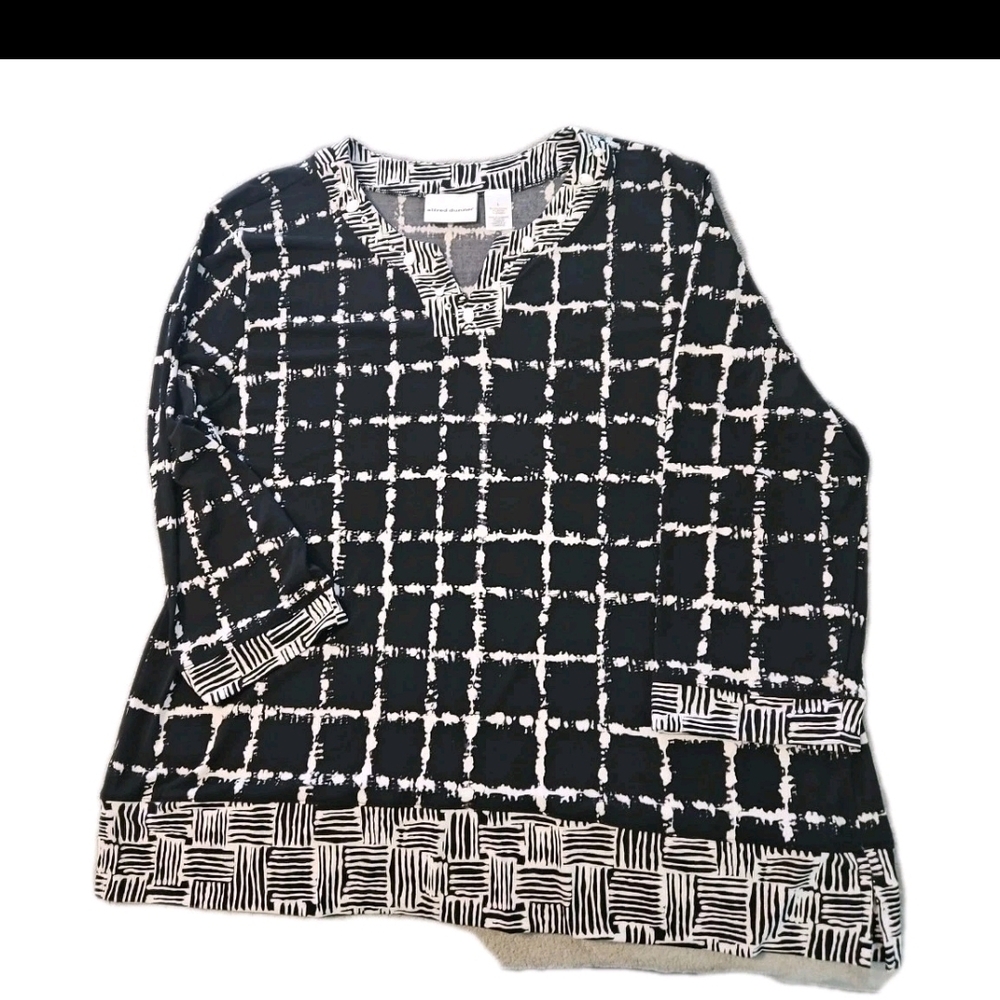 Alfred Dunner Black and White Patterned V-Neck Sweater - Picture 4 of 15